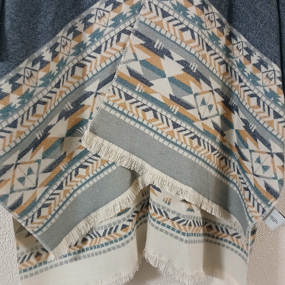 Quagga Accessories Brand Reversable Ruana - Picture 16 of 16